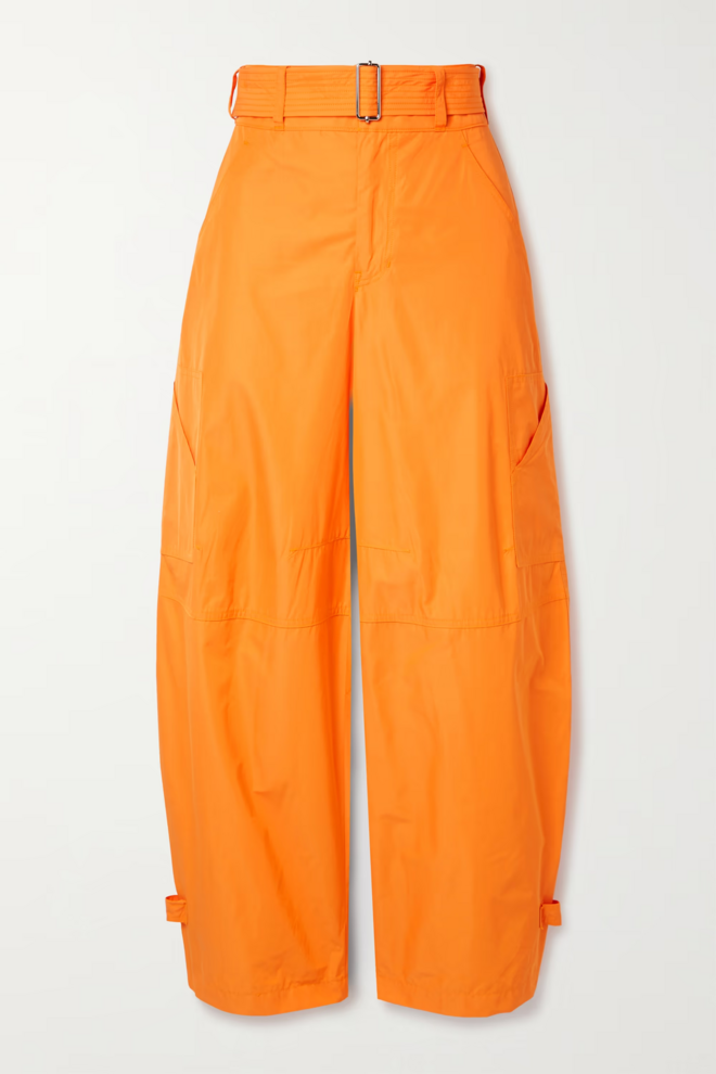 Calças, €480, A.L.C, em net-a-porter.com