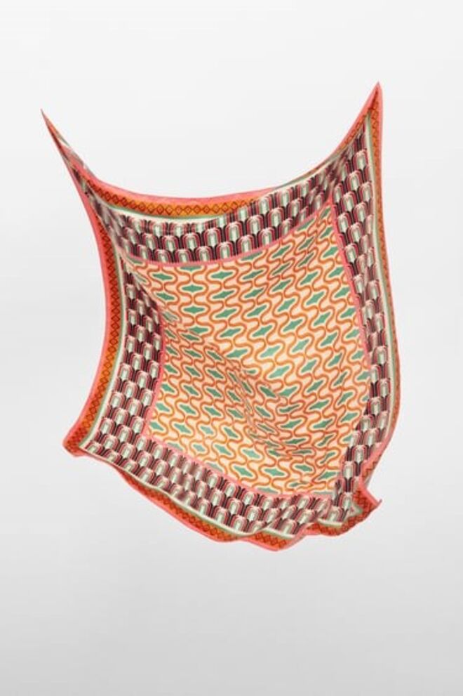 Lenço, €19,95, Zara