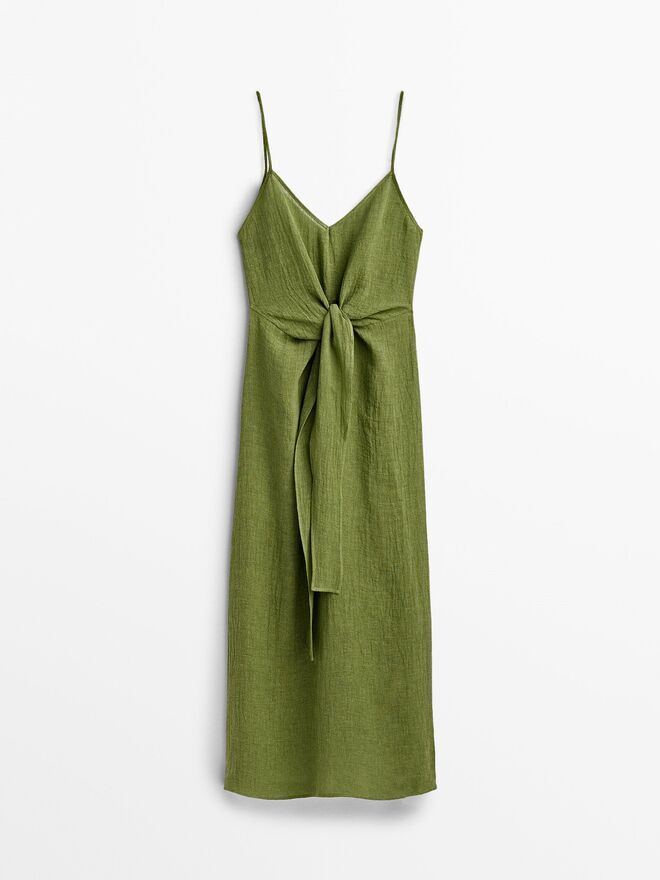 Vestido, €89,95, Massimo Dutti