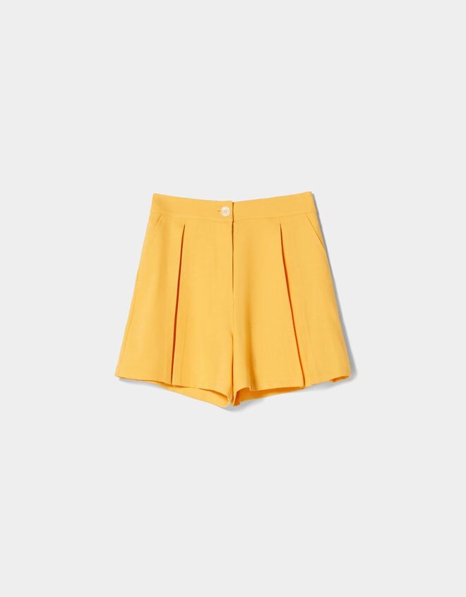 Calções, €19,99, Bershka