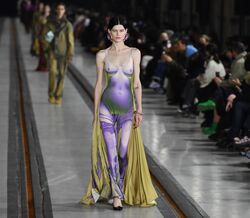 Do nu ao gráfico: a reinvenção do naked dress
