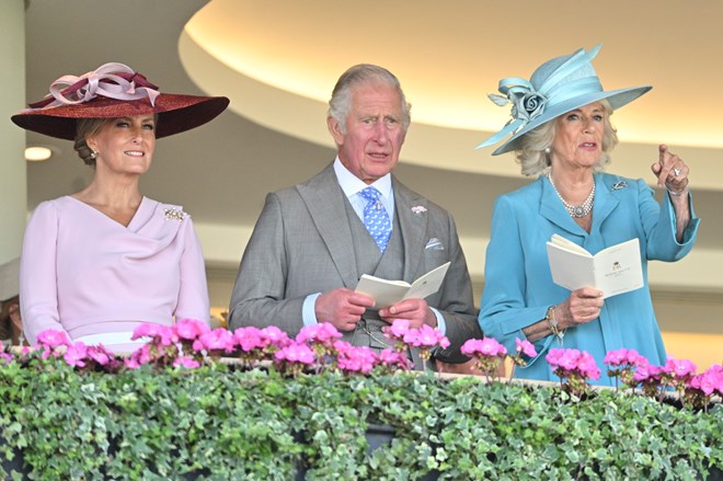 Sofia, condessa de Wessex, príncipe Carlos e Camilla, duquesa de Cornwall, no Royal Ascot 2022