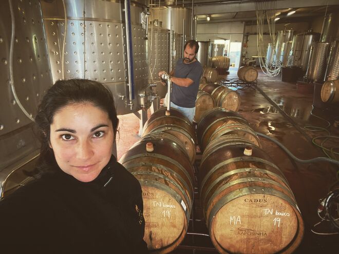 Paula Bragança e João Nuno Ataíde na adega
