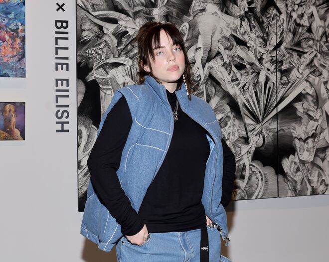 Billie Eilish na exposição“Artists Inspired by Music: Interscope Reimagined” em Los Angeles, 2022