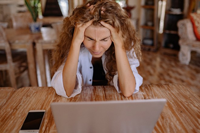 O stress desnecessário leva ao aumento dos níveis de cortisol que, consequentemente, colocam o corpo em modo de alerta.