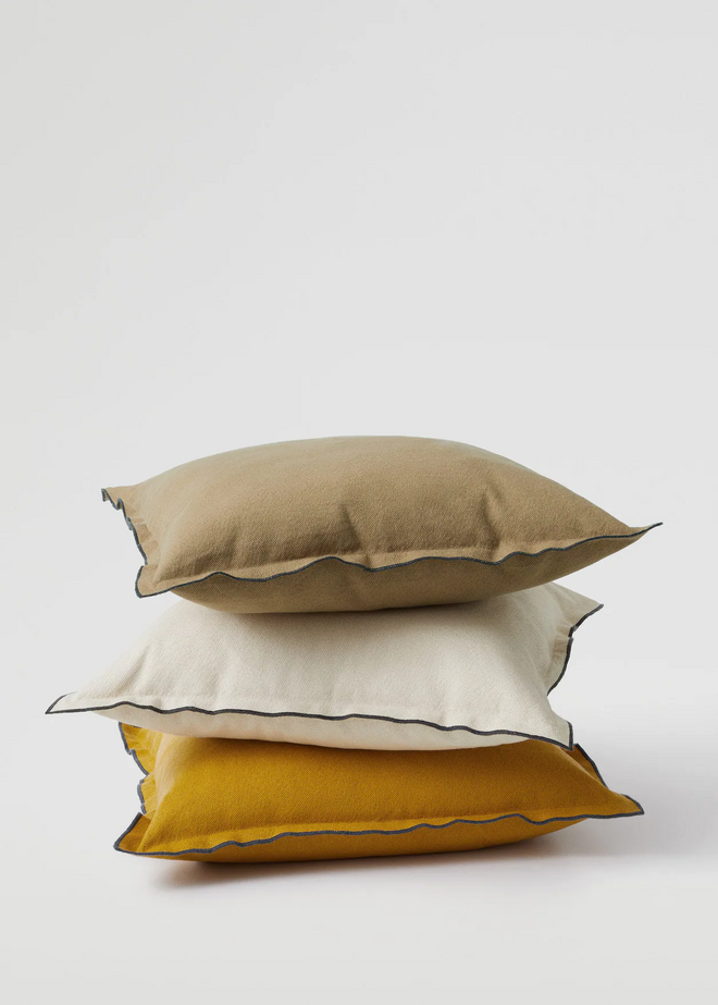 Capa de almofada, €9,99 (cada), Mango