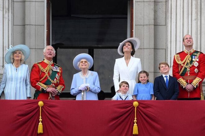 2 de junho - Família Real na varanda do Buckingham Palace, no Desfile de aniversário da Rainha 
