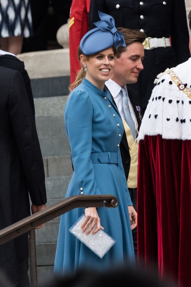 3 de junho - Princesa Beatrice e Edoardo Mapelli Mozzi chegam à Catedral de St Paul's 