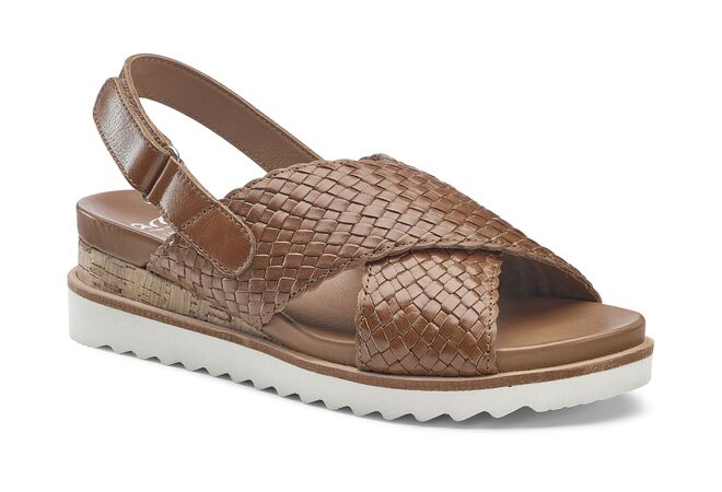 Sandálias em polipele com cortiça, €86,50, Ara Shoes.