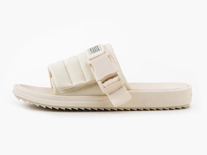 Sliders em pvc e nylon,€65, Levi’s.