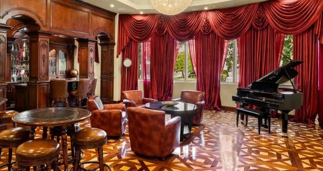 Sala de piano e bar
