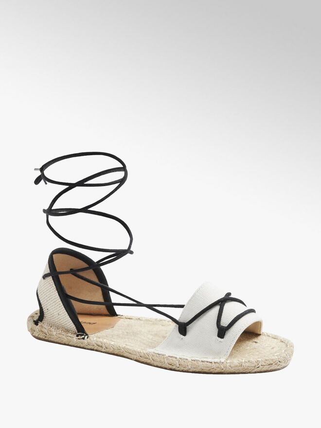 Sandálias em tela e polipele, €24,99, Deichmann