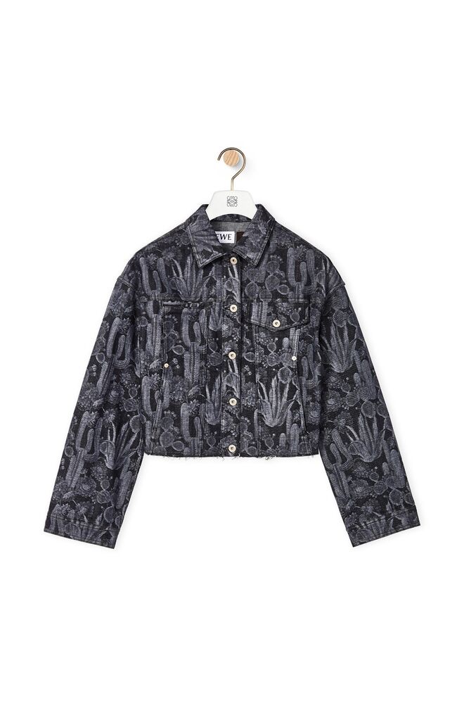 Blusão em ganga, €980, Loewe