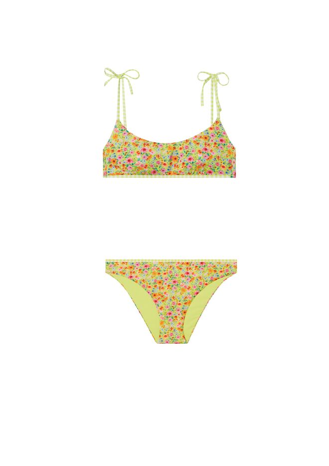 Top,€30, e cueca fato de banho, €20, Calzedonia