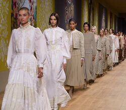 Dior alta costura inverno 2022: guarda-roupa para vestir um mundo melhor