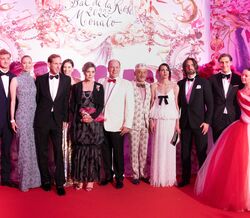 Princesas do Mónaco deslumbram no emblemático Baile da Rosa