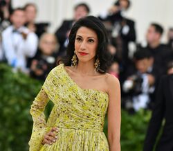 Quem é Huma Abedin, a nova namorada de Bradley Cooper e ex-assessora de Hillary Clinton?