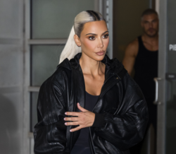 Adeus, unhas compridas! A tendência que até Kim Kardashian teve de deixar de usar