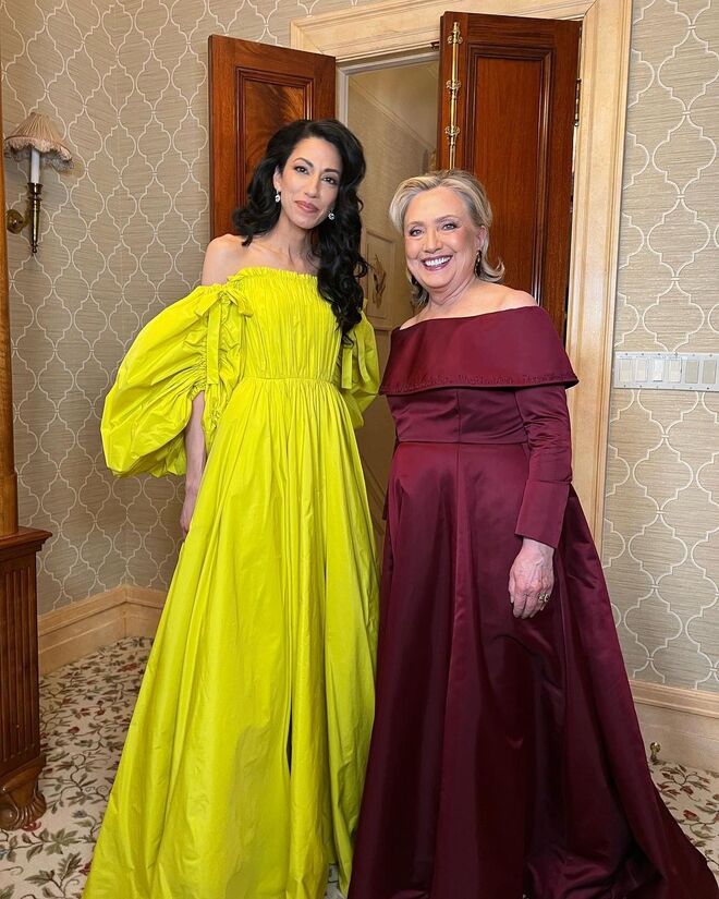 Huma Abedin com Hilary Clinton na MET Gala 2022