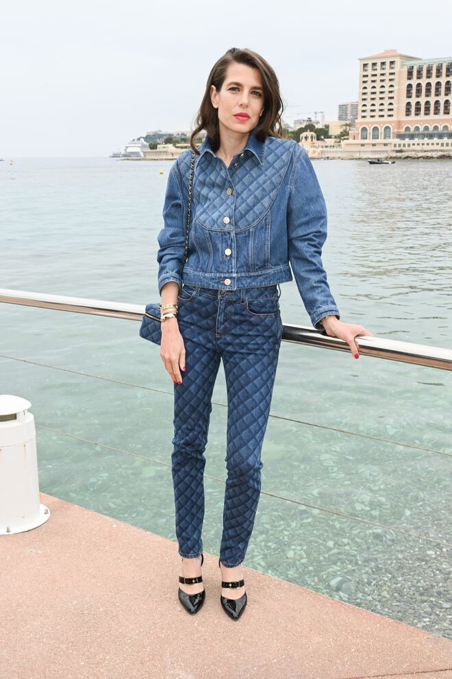 Charlotte Casiraghi no desfile Chanel Cruise 2023 em Monte Carlo, 2022

