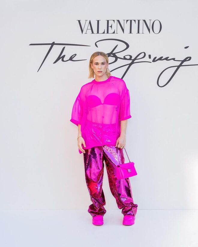 Tommy Dorfman no desfile Valentino