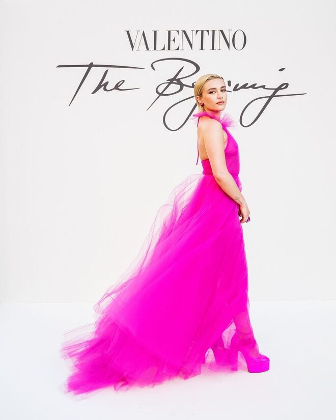 Florence Pugh no desfile Valentino