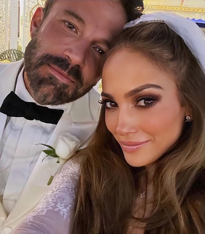 Jennifer Lopez utilizou um véu a condizer com o primeiro vestido