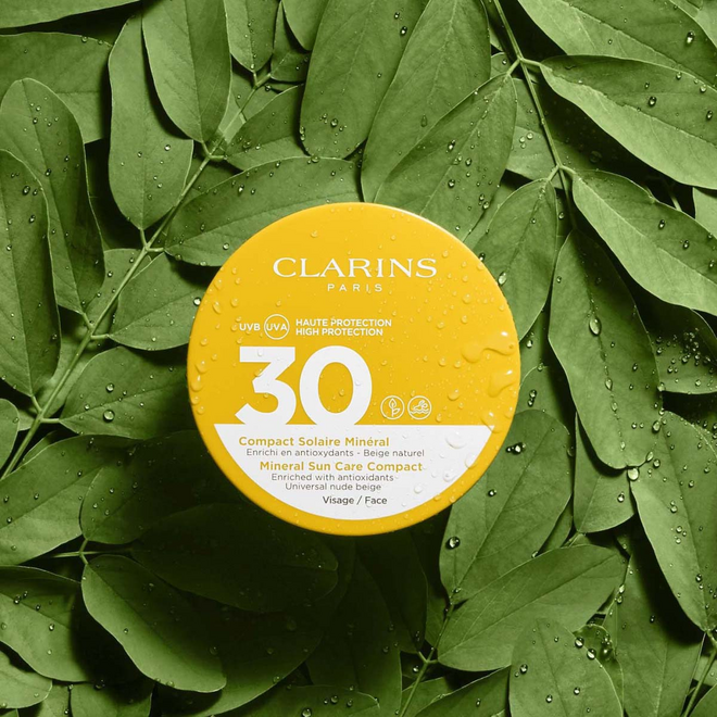 Compacto Solar Mineral SPF30, €38,50, Clarins