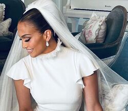 Os três vestidos de noiva de Jennifer Lopez