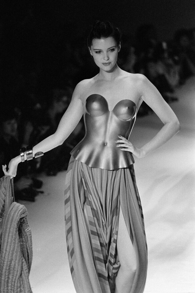 Coleção Pronto-a-Vestir Outono/Inverno 1980 de Issey Miyake, Paris