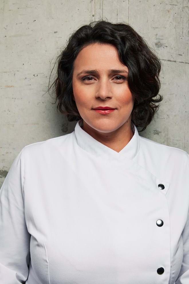 A chef admite um profundo respeito pelo receituário nacional