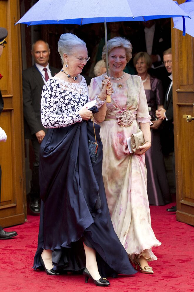 Rainhas Margarida da Dinamarca e Ana Maria da Grécia no casamento da princesa Nathalie e de Alexander, 18 de junho de 2011