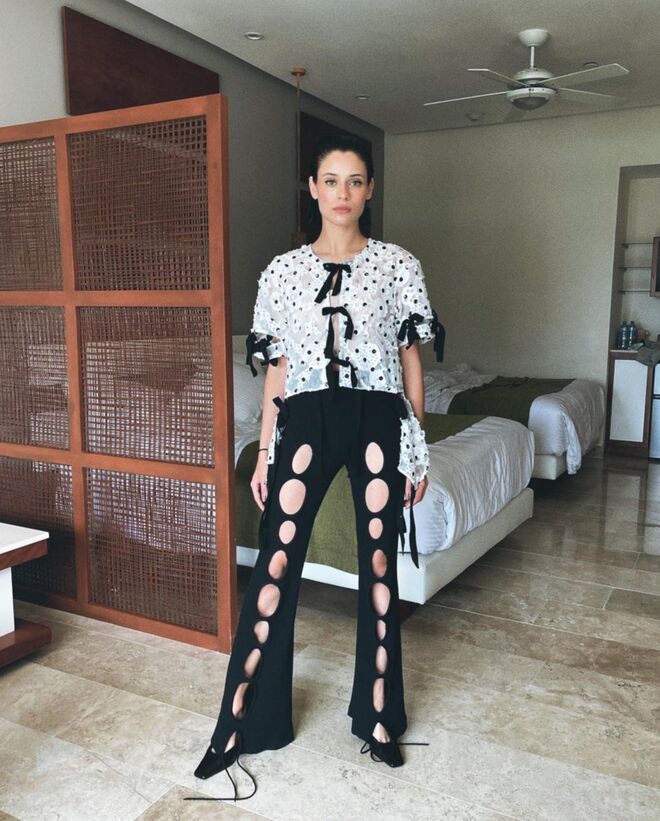 Fã de marcas portuguesas, Daniela usou uma blusa da designer Alexandra Moura com calças pretas Constança Entrudo, 19 julho 2021