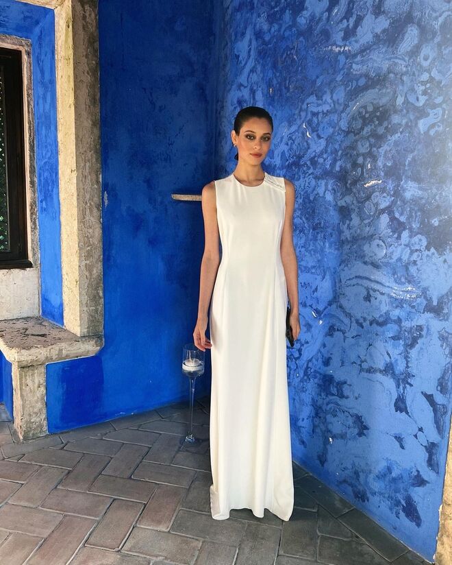 A atriz usou um vestido branco para o jantar da MaxMara, depois do desfile em Lisboa, 29 de junho 2022