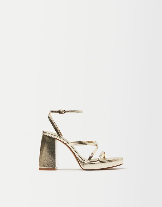 Sandálias, €21,59, Bershka