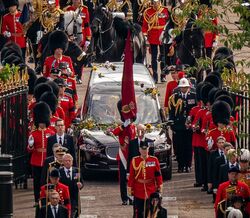 Embaraços, gaffes e humilhações no funeral de Isabel II