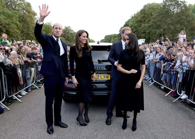 Quando elas podem estar juntas, a Meghan passa para a frente e não fica ao lado de Kate, nota Alexandre Monteiro.