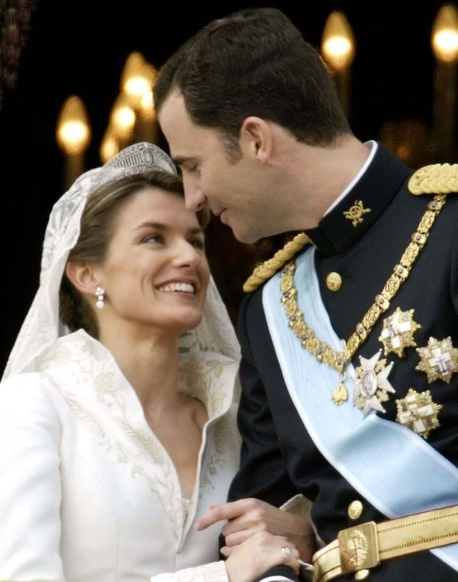 Letizia de Espanha e o príncipe Felipe VI no dia do seu casamento na Catedral da Almudena, 22 de maio de 2004
