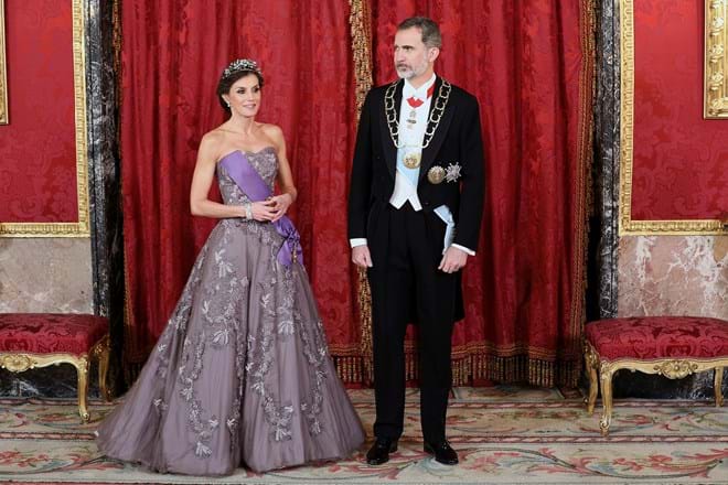 Letizia de Espanha e Felipe VI recebem Martin Alberto Vizcarra, presidente do Peru, e a sua mulher, Maribel Diaz Cabello, para um jantar de Gala no Palácio Real, fevereiro de 2019