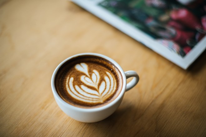 Atenção que agora o galão chama-se latte e custa três vezes mais