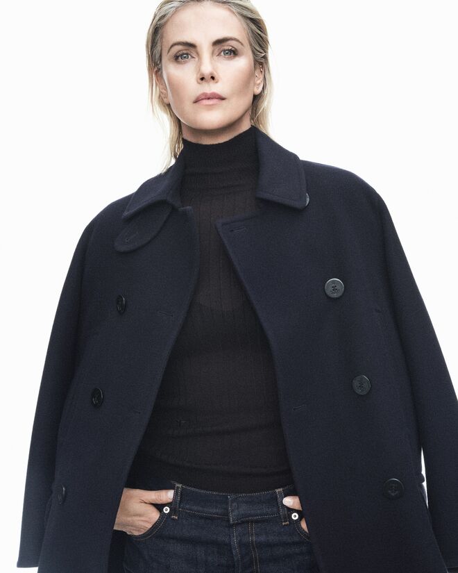 Charlize Theron é rosto da Dior há 15 anos.