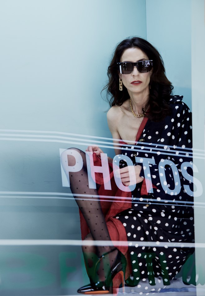 Isabel Abreu no Festival de Cinema de Cannes 2022 / Look: vestido Balenciaga, pregadeira e brincos Meet Paula e sapatos Santoni na Fashion Clinic; Colar Dior na Loja Das Meias; Collants Calzedonia; Óculos Saint Laurent na André Opticas