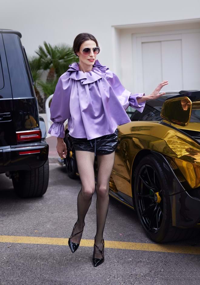 Isabel Abreu no Festival de Cinema de Cannes 2022 / Look: top Ricardo Preto; Calções Moncler na Stivali; Sapatos Santoni na Fashion Clinic; Collants Calzedonia; Óculos Gucci na André Ópticas