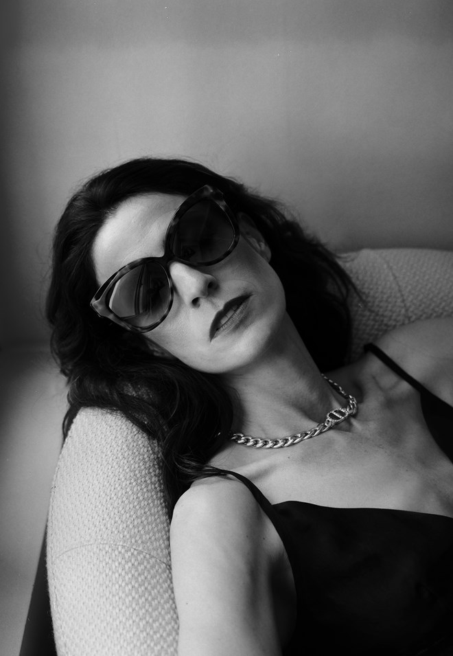 Isabel Abreu no Festival de Cinema de Cannes 2022 / Look: top Saint Laurent na Stivali; Colar Dior na Loja Das Meias; Óculos Linda Farrow na André Ópticas