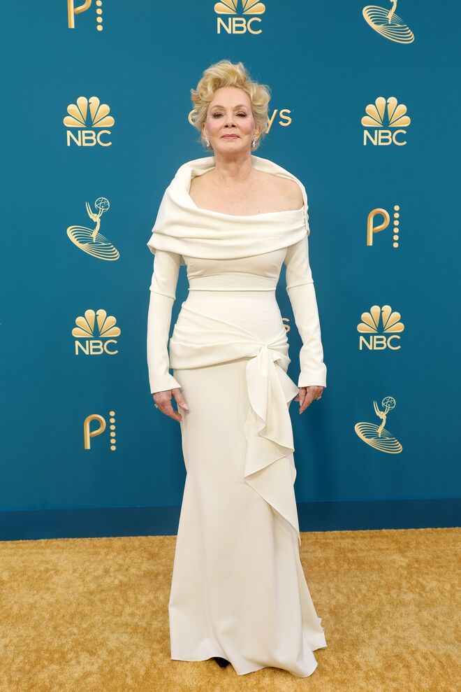 Jean Smart, em Christian Siriano. Jóias Rahaminov