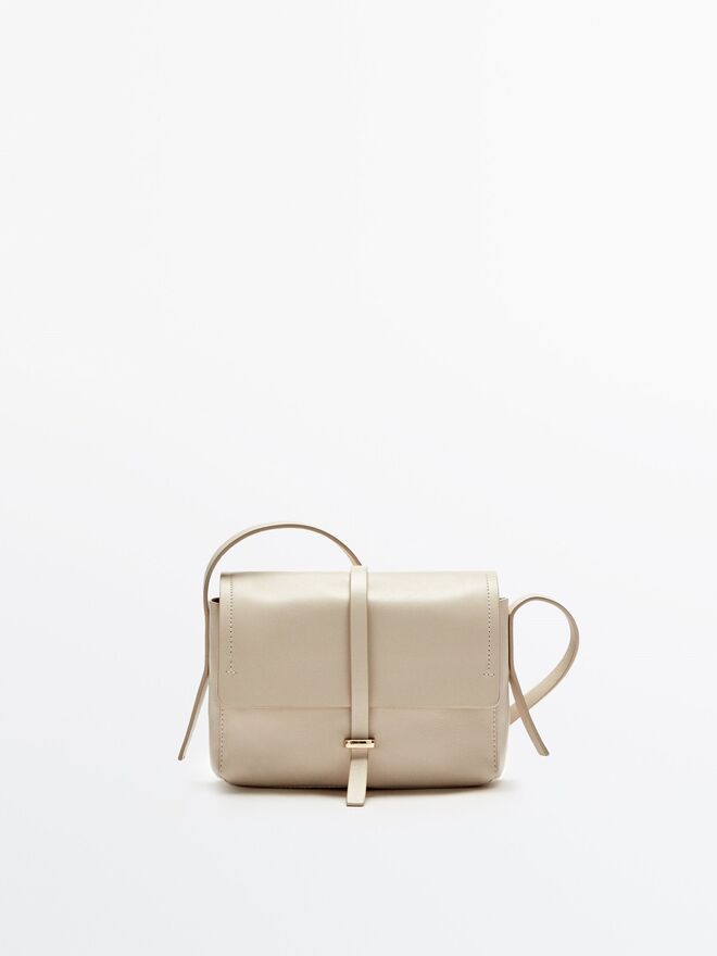 Carteira, €89,95, Massimo Dutti