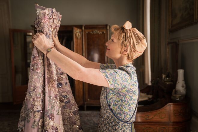 O filme é sobre uma mulher que quer comprar um vestido Dior.