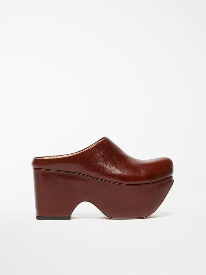 Socas em pele, €525, Sportmax