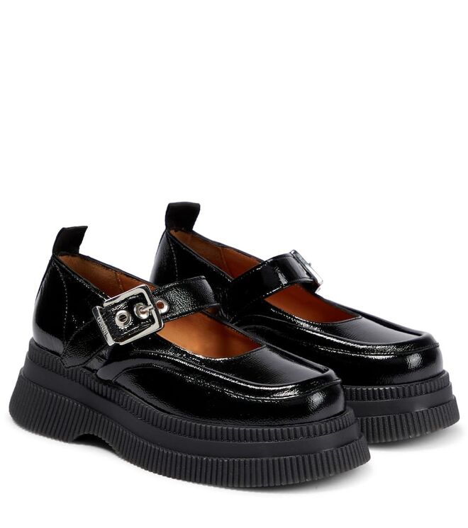 Loafers em pele, €345, Ganni em Mytheresa.com