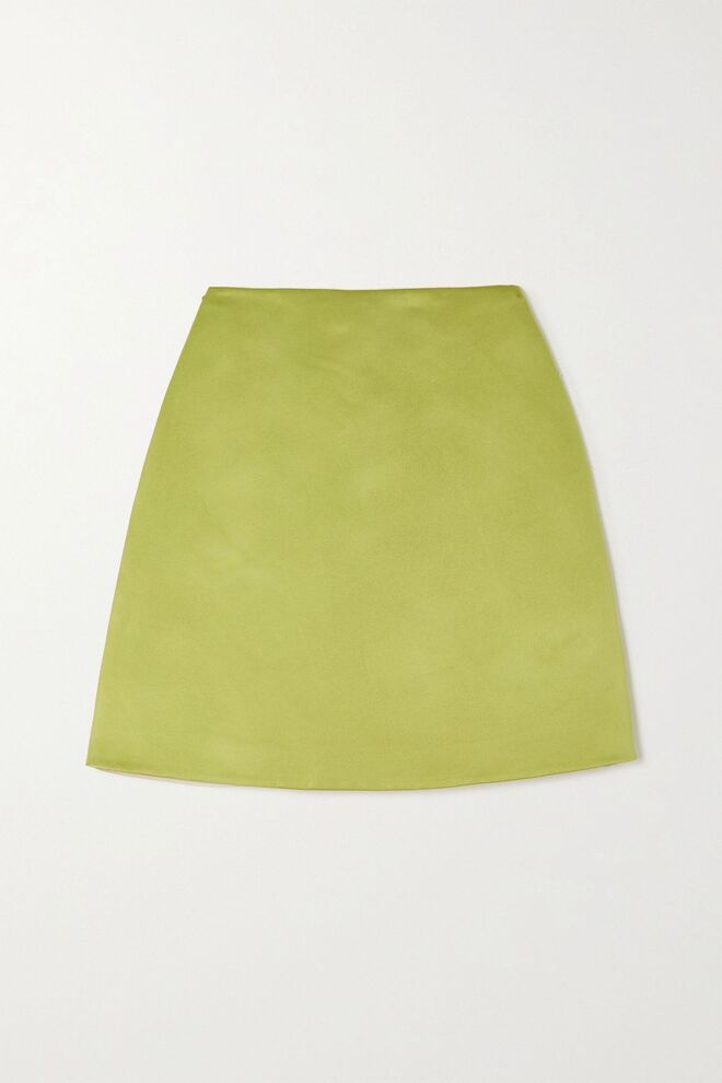 Saia em cetim duchesse, €570, Emilia Wickstead em Netaporter.com
